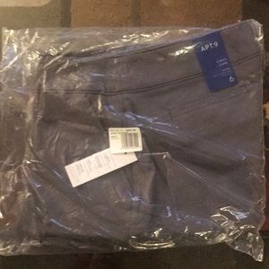 Women's Capri Pants Size 6 Grey. Brand New